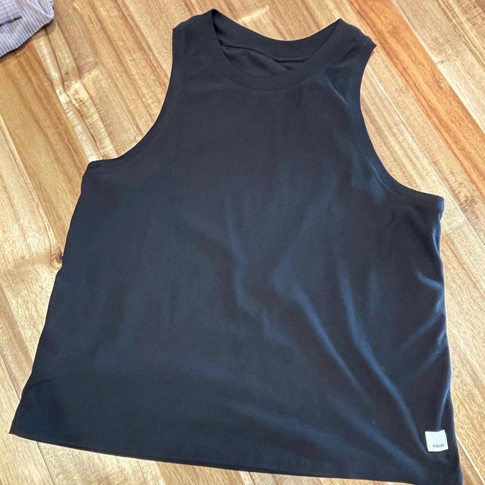 Vuori Black Crop Top